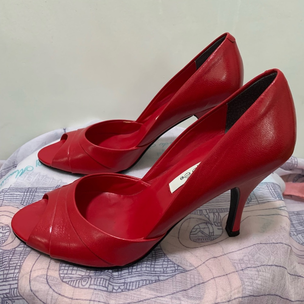 Red leather Maripe heels. Size 7M